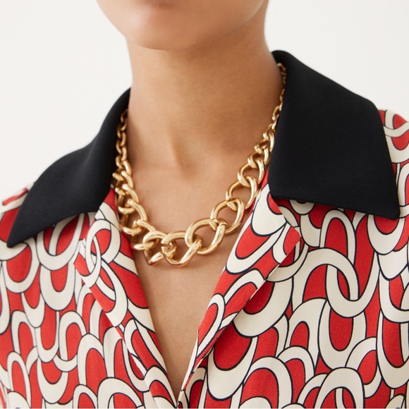 Anthropologie printed blouse. 54% viscose 46% ecovero. Made in Turkey. Size 4 - Picture 4 of 4